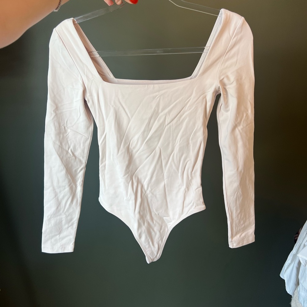 Aritzia Babaton Contour square neck longsleeve thong bodysuit size S ballet pink